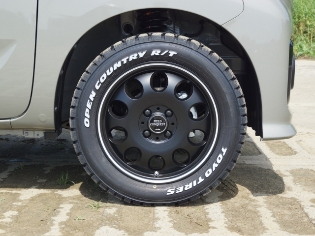 タイヤ：TOYOオープンカントリーR/T 165/65R15