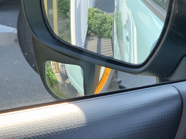 側方の確認が目視で可能になります。