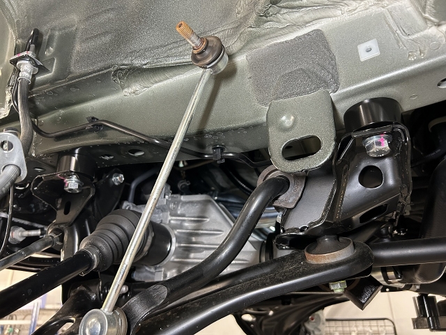 フロントメンバーを25mmダウンさせます。